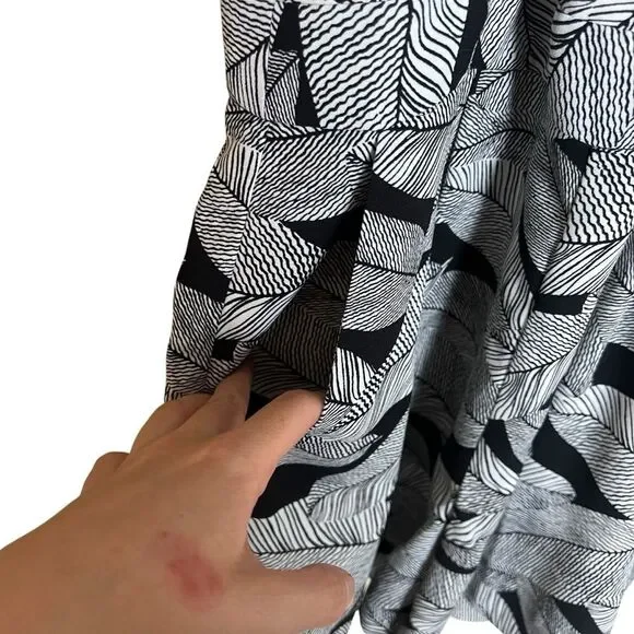 Loft petites patterned‎ romper. Size 4P - Picture 8 of 8